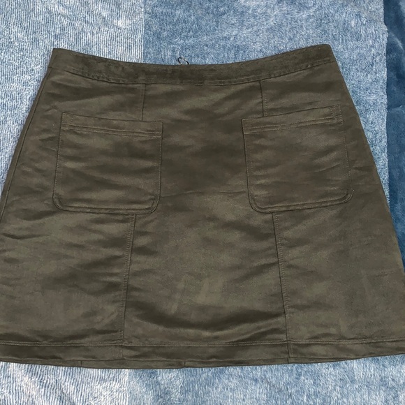 Old Navy Green Suede Mini Skirt - Picture 2 of 6